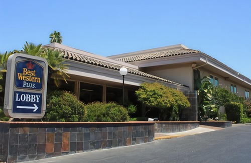 Raisin Hotel | Best Western Village Inn