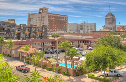 Downtown Hotel | Travelodge by Wyndham Fresno Convention Center Area