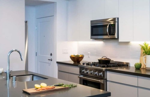 Sharon Heights Condo | Sharon Green: Upscale 2BR Condo