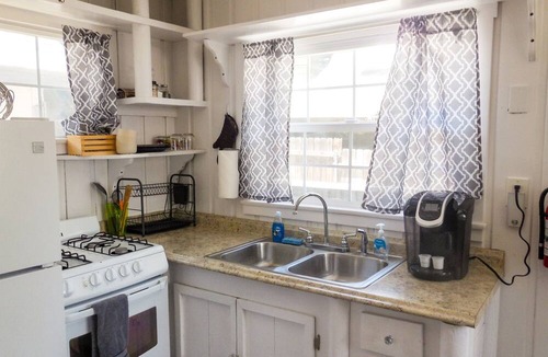 Ironwood Estates Cottage | Big Bear Cottage, walk to Village!
