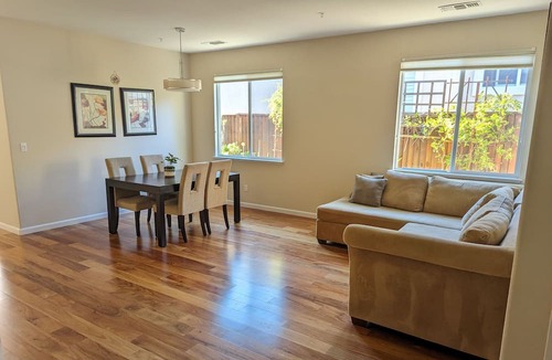 Pittsburg House | Private room in a house at Bay point CA . 5 min drive to BART and Safeway.