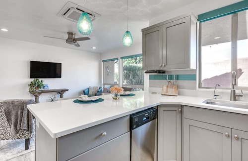 Ivins Cottage | Stylish Ivins Hideaway w/ Patio + Mountain Views!