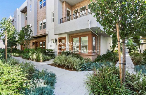 Platinum Triangle House | Glorious Garden on E Mason Ln #41595