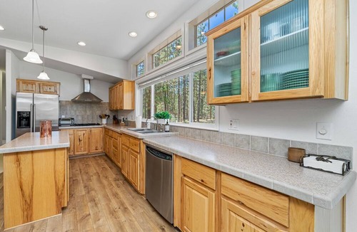 Sloat House | The Sierra House at The Lost Sierra Ranch w/ Fishing Ponds and 1 Mile Riverfront