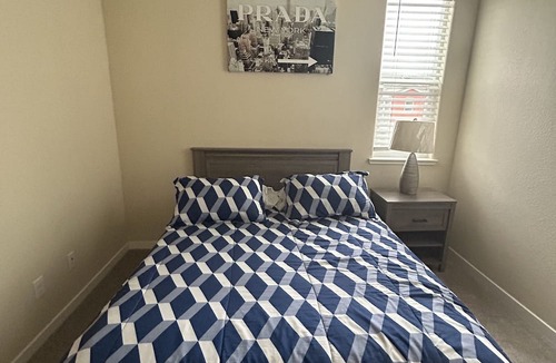 Hood House | Cheerful 3BR home in a nice quiet family community
