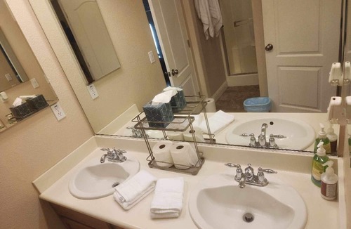 Merced County House | “Family Friendly ~ Pet Friendly ~ GYM ~ Safe Location”