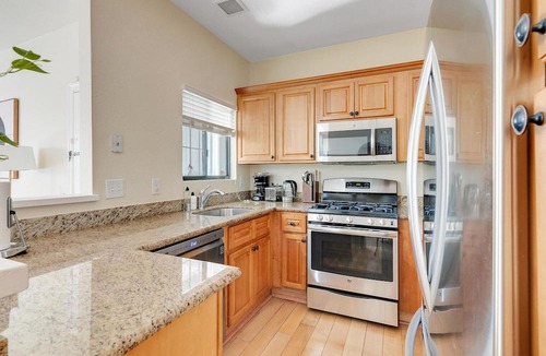 Centerville Apartment | Divine Fremont 2BR w/ Pool, BBQ & W/D, nr Restaurants, by Blueground