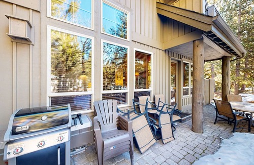 Sunriver House | Comfortable townhome with private hot tub & shared pool - SHARC passes included