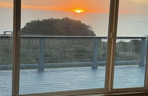 Gualala House | Ocean Front Coastal Home-SPECTACULAR VIEWS with Hot Tub & Large Deck
