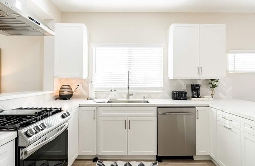 Ocean Beach Apartment | 1 Block to Sand Stylish 6BR complex