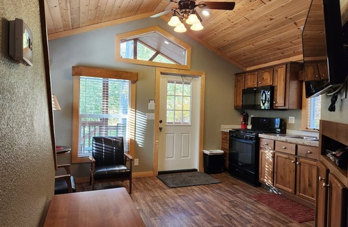 Marysvale Cabin | Cozy Creekside Cabin with King bed, Loft & Direct ATV Trail Access