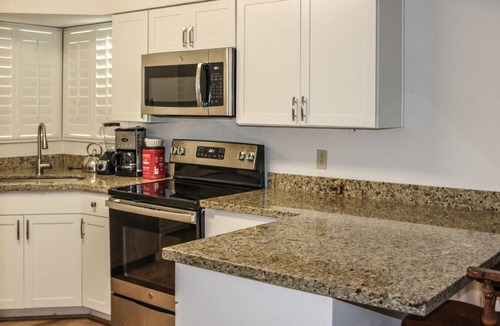 Paradise Valley Oasis House | 87 Mountain View - Private Bedroom with Shared Bathroom