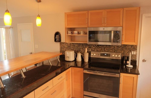 Serra Mesa House | Sage & Sea – Snapdragon Stadium, Central San Diego, 15 min away from Beach