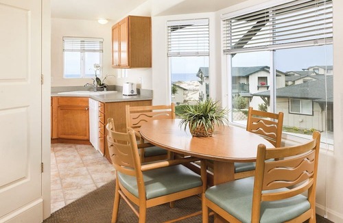 Marina Resort | Charming 2BDRM, Fireplace, W/D, SPA, Pool, hot tub, on OCEAN with beach access