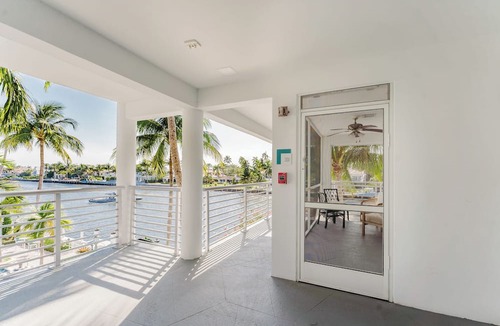 Boca Raton Apartment | Boca Waterfront Oasis: Bright Corner Unit – Walk to Beach