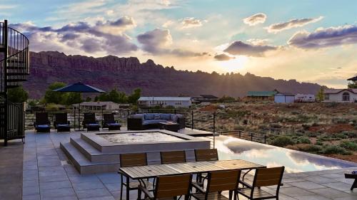 Moab South Valley House | Exclusive Retreats Desert Vista Retreat- Moab Estate for Large Groups- Pool, Spa
