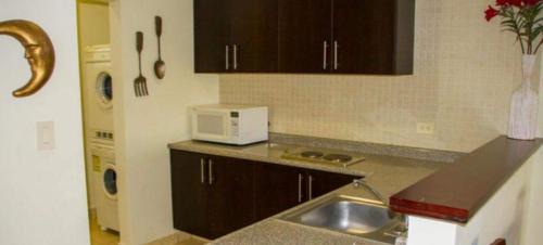 Libertad House | B&B Room in Villa Dorada