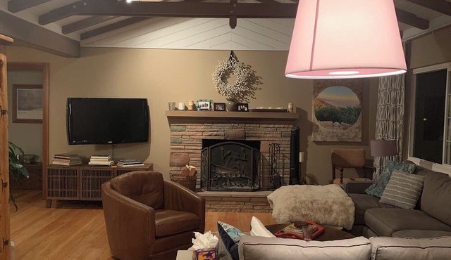 Tree lined home in a Classic California Rancher to relax & sip wine pool-side