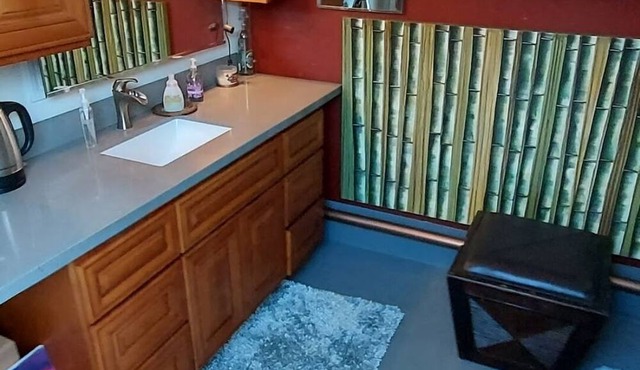 Near Beach 2 bedroom 2 bath with jacuzzi and large entertainment backyard