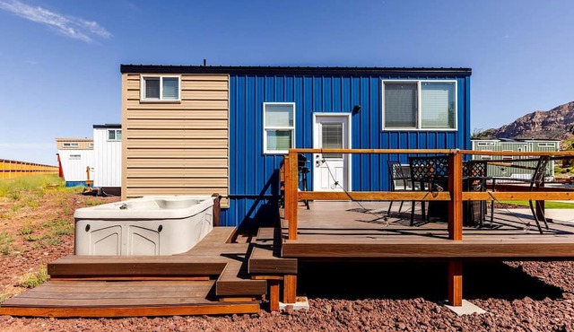 Zion's Gateway: Fully Equipped Tiny Home for Your Utah Exploration!