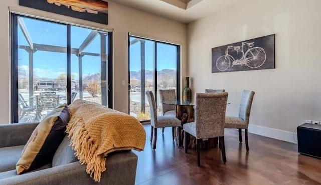 Luxury Casita R3 - 2 Master Suites and 2.5 Bathrooms