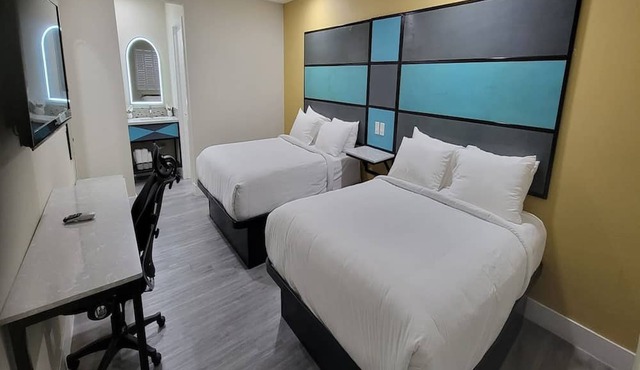 2 Queen Bed | Smoking