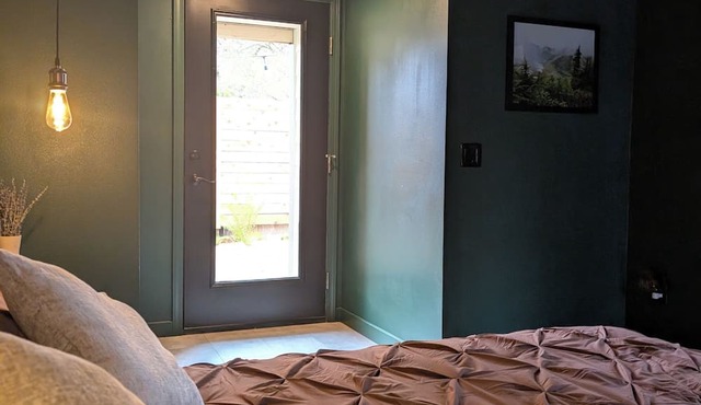 Relaxing Couples Getaway with Hot Tub near downtown Silverton