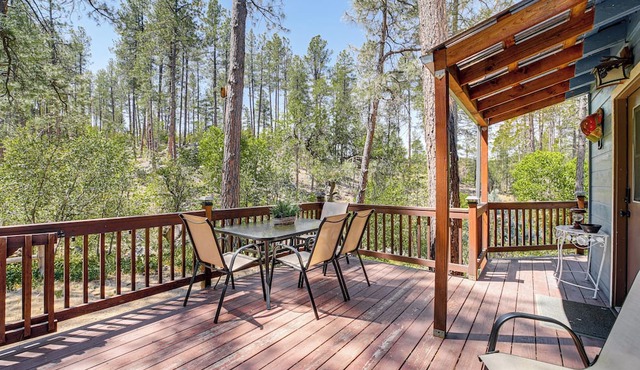 Deck, Trails & Forest Views! Ponderosa Park Cabin