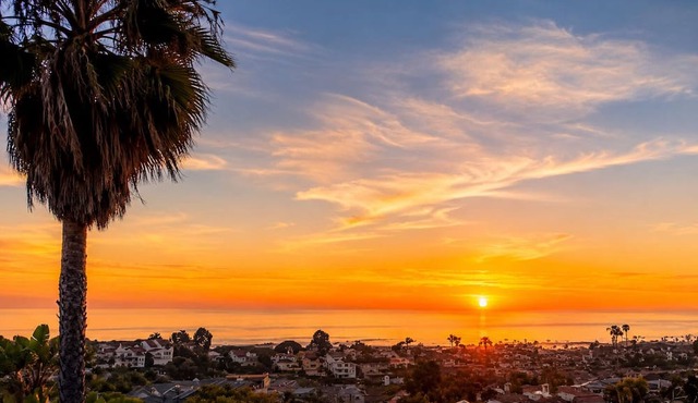 Ocean View Retreat, Private Pool, Minutes to the Beach & Downtown Encinitas