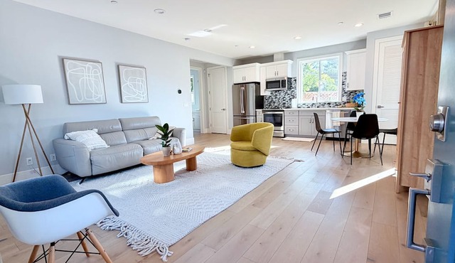 Bright Luxe Cottage · AC · Fast Wi-Fi · Central Location in SJ
