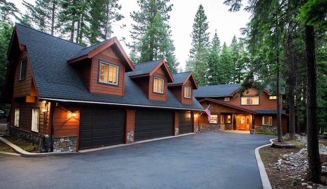 Basecamp Luxury Lake Almanor Cabin