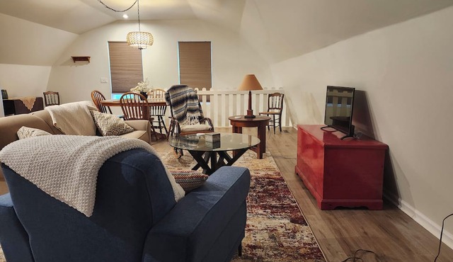 Brand new studio apartment with queen bed, queen pull out, WIFI and AC . in Wooster