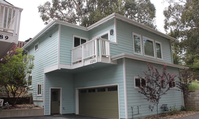 Morro Bay House | Beautiful Townhome in Downtown Morro Bay
